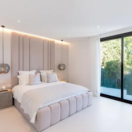 Villa With Panoramic Sea Views In Marbesa Marbella